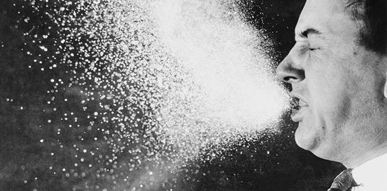 Τι κακό μπορεί να σου συμβεί αν κρατάς το φτέρνισμά σου