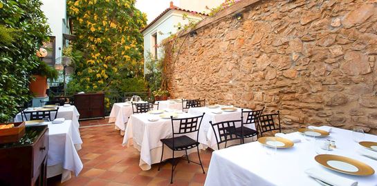 Στη Σπονδή για δείπνο με φίλους