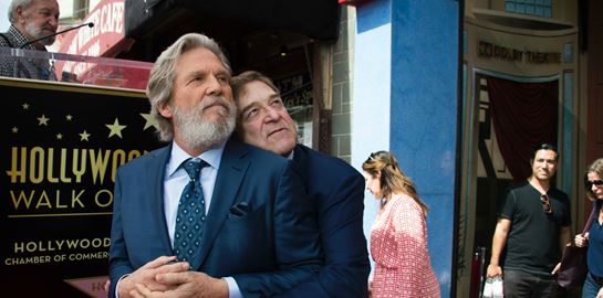 Η χτεσινή επιστροφή του Jeff Bridges ως Dude αναστατώνει το internet