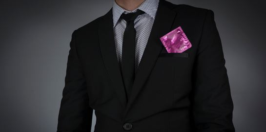 Τα ύστερα του κόσμου: 1 στους 8 άντρες παίρνει μαζί του προφυλακτικό σε κηδεία