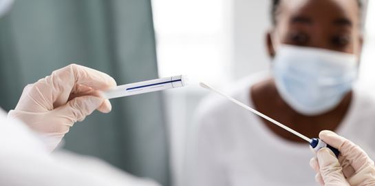 Ένα από τα πιο κοινά συμπτώματα του κορονοϊού δεν υφίσταται πια, λένε οι ειδικοί