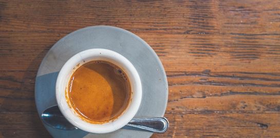 Μήπως τελικά είναι εντάξει για την υγεία σου να πίνεις ακόμα περισσότερο καφέ;