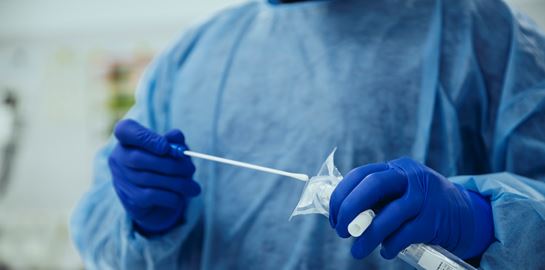 Όλα τα νεότερα δεδομένα για τη μετάδοση του SARS-CoV-2