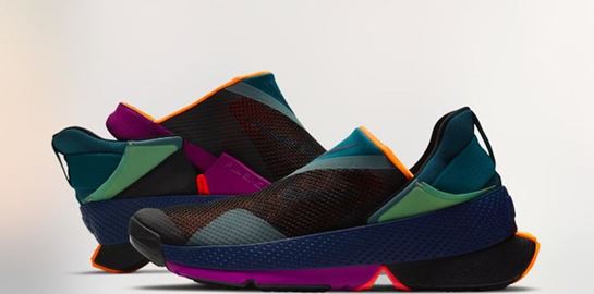 Τα πρώτα hands-free sneakers είναι εδώ