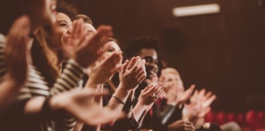 Για ποιο λογο χειροκροτάμε: Τα παλαμάκια και η ιστορία τους