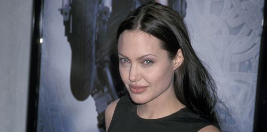 Ποια ηθοποιός είναι η νέα Lara Croft μετά την Angelina Jolie