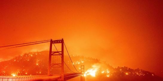 Εικόνες αποκάλυψης από τις πυρκαγιές στην Καλιφόρνια