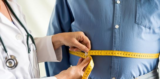 Οι παχύσαρκοι άντρες είναι πιο ευάλωτοι στον κορονοϊό