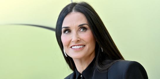 Λατρεύουμε τις αποκαλυπτικές εμφανίσεις της Demi Moore