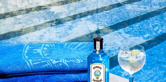 Step Into the Blue with Bombay Sapphire: Βουτιά στο ελληνικό καλοκαίρι