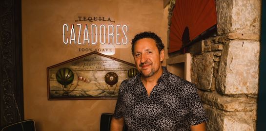 Ο Manny Hinojosa σύστησε την tequila Cazadores στην Ελλάδα
