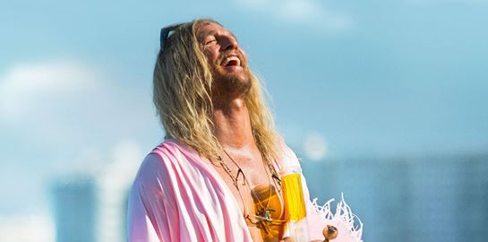 Ο Matthew McConaughey στη νέα του ταινία είναι μονίμως high