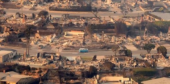 Φωτιές στο Λος Άντζελες | Ο Γιώργος Σατσίδης μας μεταφέρει εικόνες από μια πόλη στο χείλος της απελπισίας