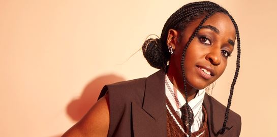 Όλοι μιλούν για την Ayo Edebiri