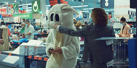 &#39;Ατυχές Πήδημα ή Παλαβό Πορνό&#39;, μία ημίτρελη περίπτωση ταινίας