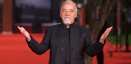 Το αμφιλεγόμενο tweet του Paulo Coelho για τον πόλεμο στην Ουκρανία