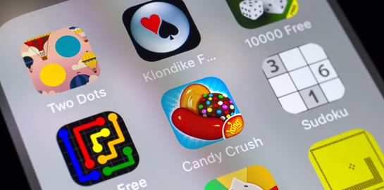 Βρήκαμε το νέο μας είδωλο: Αμερικανός μεσήλικας έβγαλε 100.000 δολάρια παίζοντας Candy Crush