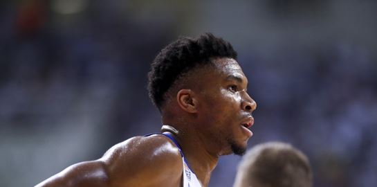 Όταν ο Γιάννης Αντετοκούνμπο &#39;έδωσε ρέστα&#39; στο ΣΕΦ