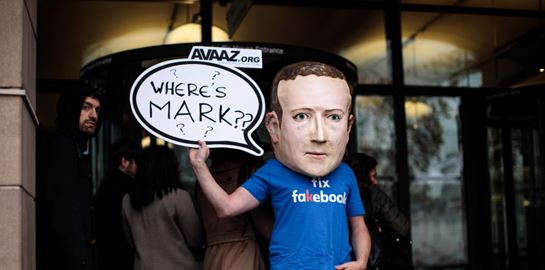 Το Facebook τα κατάφερε ξανά: ας δούμε καταλάθος τις φωτογραφίες 7 εκ. χρηστών