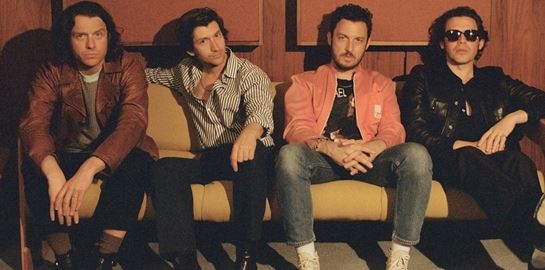 O Alex Turner σκηνοθέτησε το νέο βίντεο κλιπ των Arctic Monkeys