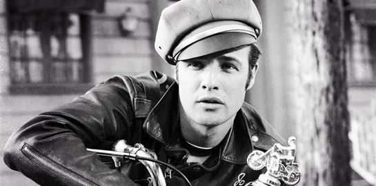 O αθεράπευτα cool Marlon Brando