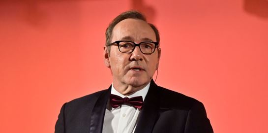 Liam Neeson και Sharon Stone ζητούν την επιστροφή του Kevin Spacey στο Χόλιγουντ