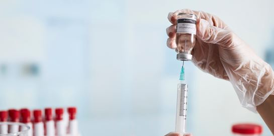 Η ΕΕ υπέγραψε συμβόλαιο με την AstraZeneca για 300 εκ. δόσεις εμβολίου