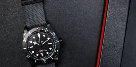 Τα μαύρα ρολόγια που θα χαρίσουν κύρος στην εμφάνισή σου