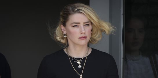 Η Amber Heard αποφάσισε να συμβιβαστεί στη δικαστική διαμάχη με τον Johnny Depp