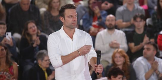 ΣΥΡΙΖΑ Wars: To Twitter οργιάζει με απίθανα σχόλια για Κασσελάκη και &#39;Ομπρέλα&#39;