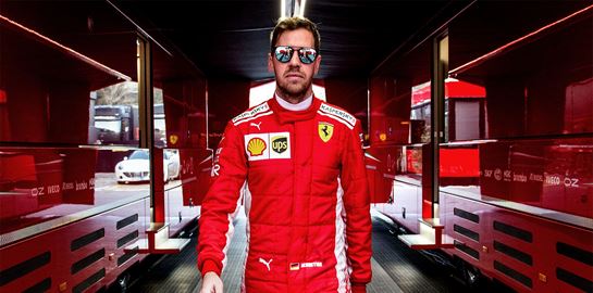 Η Ray-Ban λάνσαρε συλλεκτική σειρά γυαλιών ηλίου για τη Ferrari