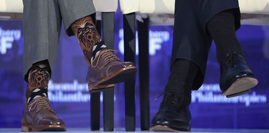 Σύγχρονοι κανόνες για να φοράς σωστά και να συνδυάζεις τέλεια τις κάλτσες