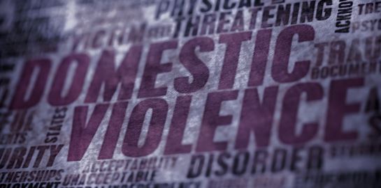 30 καταγγελίες και 14 συλλήψεις για ενδοοικογενειακή βία σε 24 ώρες