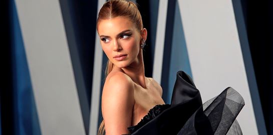 H Kendall Jenner πήγε και φέτος Coachella, topless