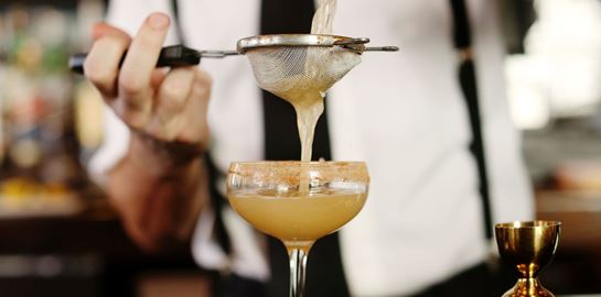 Έτσι θα τους καταπλήξεις όλους φτιάχνοντας cocktails στο σπίτι