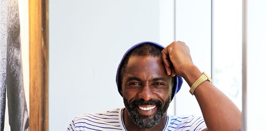 O Idris Elba μπορεί να μην έγινε ακόμα 007, άνοιξε όμως το δικό του cocktail bar
