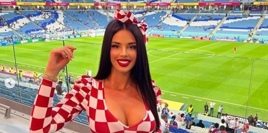 Ivana Knoll, η πιο σέξι φίλαθλος στηρίζει Κροατία στο Μουντιάλ