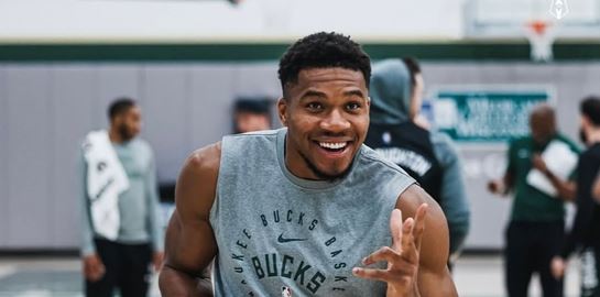 &quot;Μου αρέσει το χέβι μέταλ&quot; - Ο Γιάννης Αντετοκούνμπο κάνει QnA και τρελαίνει τα social media