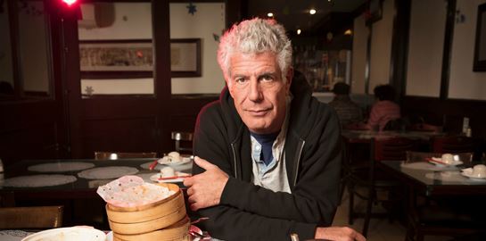 Στο τελευταίο του βιβλίο ο Anthony Bourdain έχει συνταγές για την κόρη του