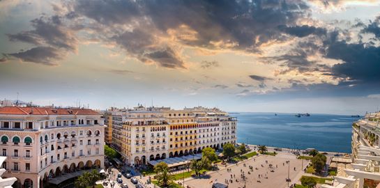 Οι CEOs στη Θεσσαλονίκη είναι οι μεγαλύτεροι καρεκλοκένταυροι στον κόσμο, λέει έρευνα