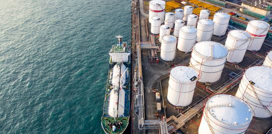 Γιατί οι Έλληνες εφοπλιστές επενδύουν σε tankers και πλοία ξηρού φορτίου