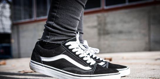 Το #VansChallenge τεστάρει την αεροδυναμική των sneakers σε viral videos