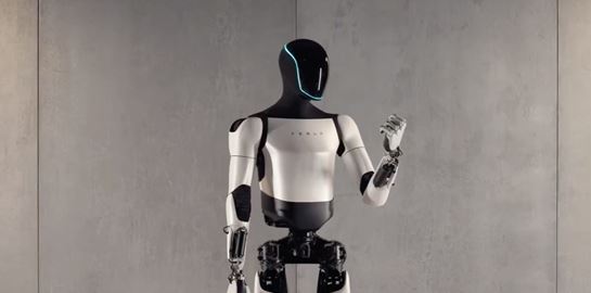 Aνθρωποειδές ρομπότ βγαίνει βόλτα στην εξοχή, γλιστράει και το σώζει όπως οι άνθρωποι (video)