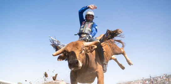 Aέρας Cowboy στην Έρημο: Τι είναι το Desert Rodeo που έκανε ντεμπούτο στην Καλιφόρνια