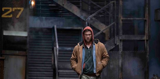 Ο Glen Powell στο Running Man ξαναγράφει τον μύθο του action hero-Μια κριτική του Γιώργου Σατσίδη