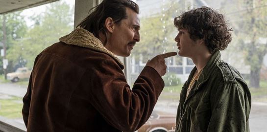 Ο Matthew McConaughey τα βάζει με drug dealers στο White Boy Rick