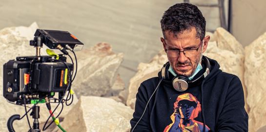 Ο Βαρδής Μαρινάκης βαδίζει στο δικό του Σιωπηλό Δρόμο