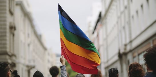 Όλα όσα είπε το queer άτομο που δέχτηκε την επίθεση στη Θεσσαλονίκη