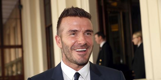 O David Beckham διαβάζει Χάρι Πότερ