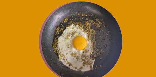Pesto eggs, η νέα viral συνταγή του TikTok